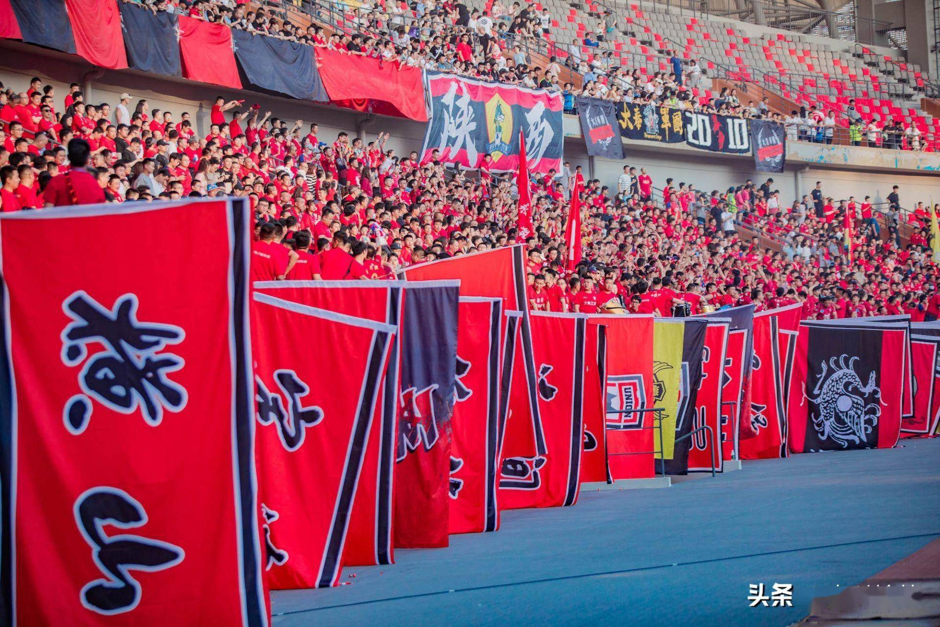 关于国内足球联赛激情澎湃，球队竞争激烈的信息